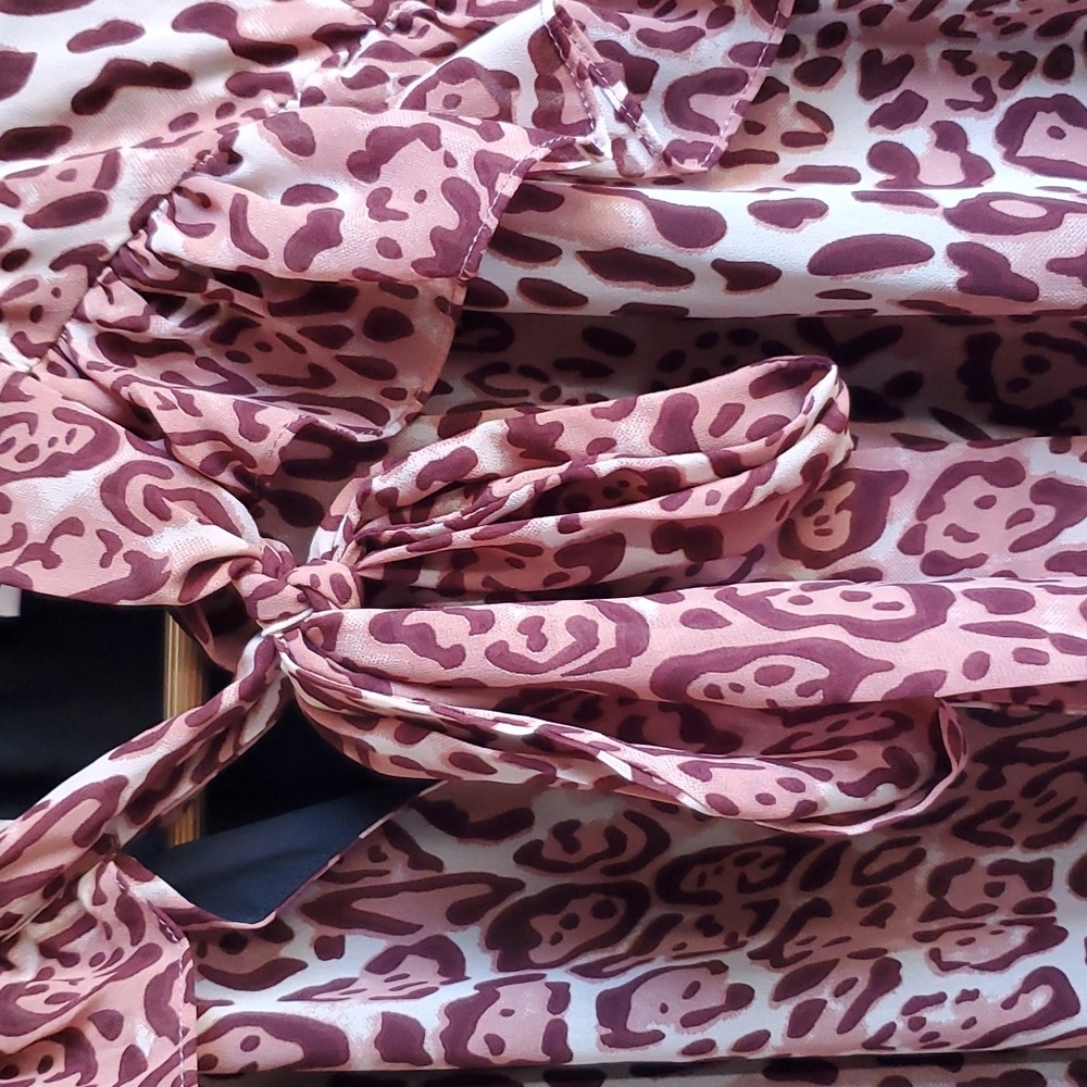 Walter Baker Animal Print Blouse. Size small - Picture 6 of 7